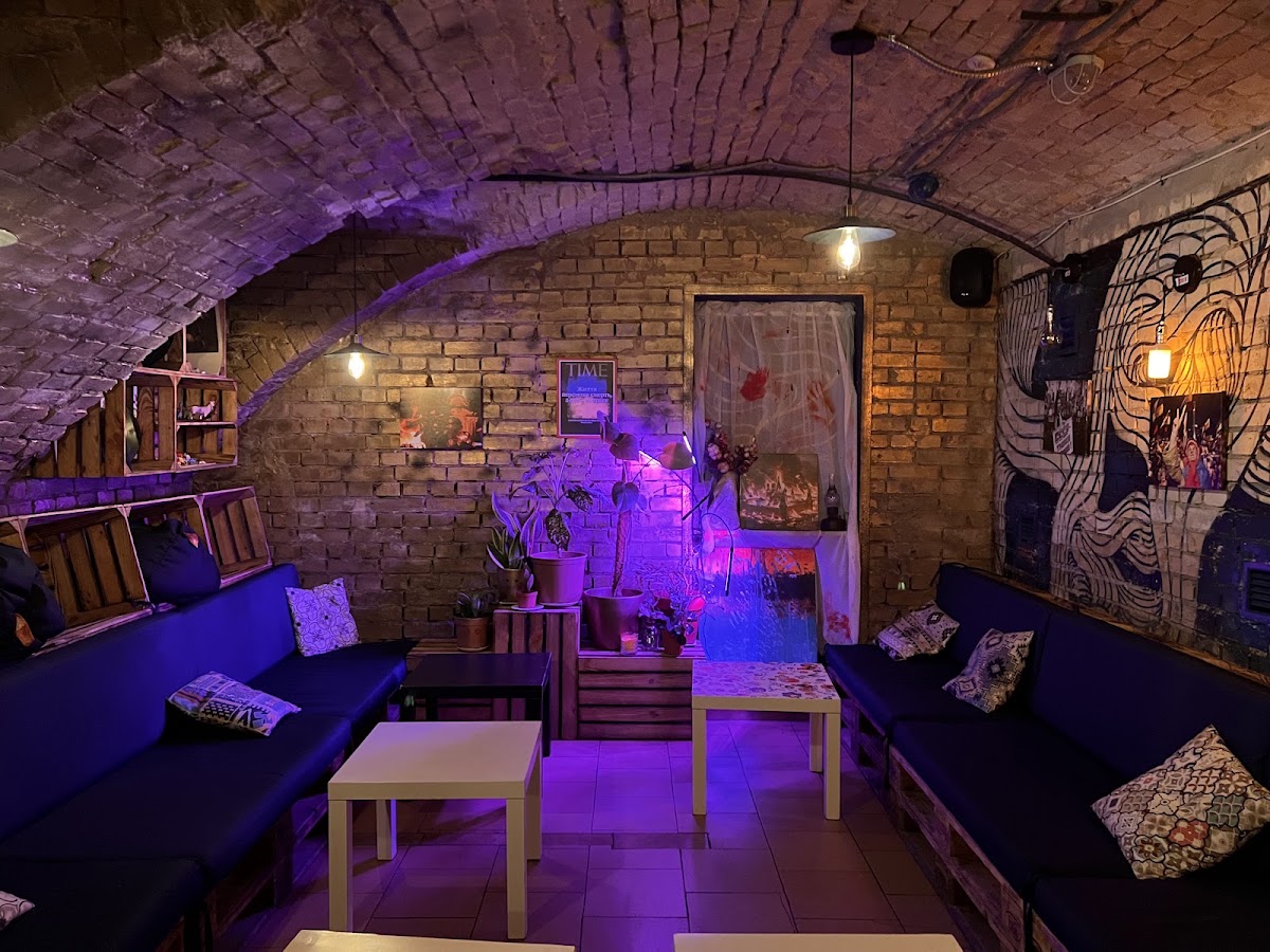 Палітурка — кава та книжки — Cafe